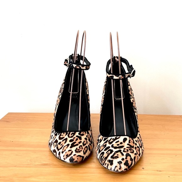 White House Black Market Bethenny Leopard Print Shoes Sz 9 - Picture 4 of 11